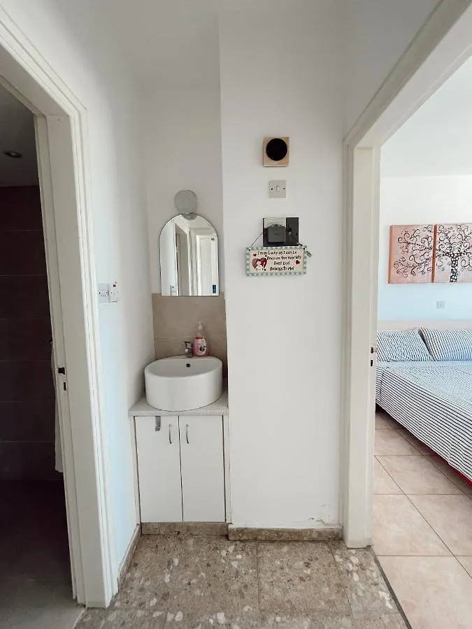 Lovely 1-Bedroom Conto In The Heart Of Finikoudes דירה לרנקה