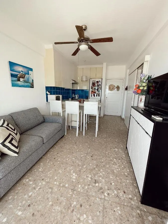 Lovely 1-Bedroom Conto In The Heart Of Finikoudes קפריסין