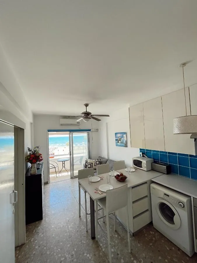 Lovely 1-Bedroom Conto In The Heart Of Finikoudes 0*, Larnaca Kypr