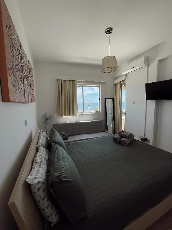 Lovely 1-Bedroom Conto In The Heart Of Finikoudes קפריסין