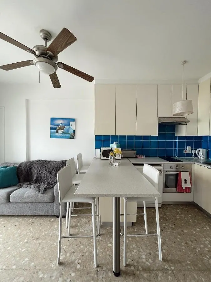 Lovely 1-Bedroom Conto In The Heart Of Finikoudes דירה